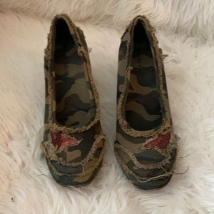 Nine West camouflage heel size 8.5